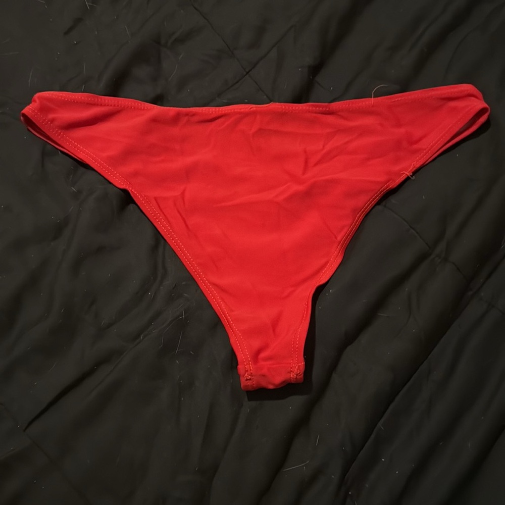Fire Red Bikini Set w/ Lace Cover-Up – Size L – 3 Piece Set - Picture 5 of 5
